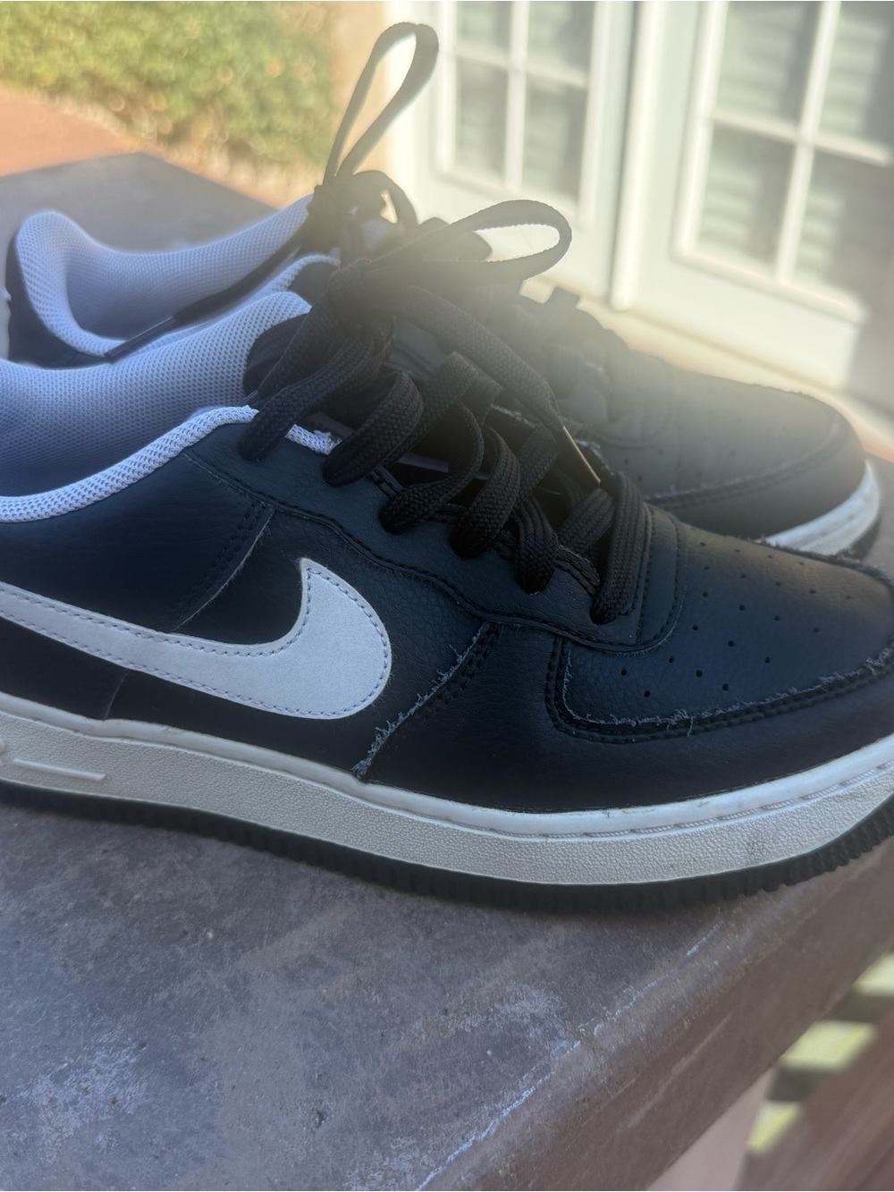 Nike Kids Black and White Low-Top kids boys Air force Sneakers - Picture 4 of 13